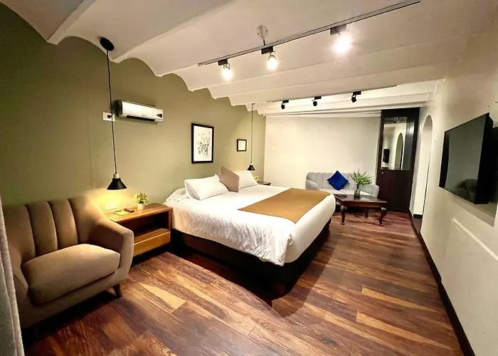 Hotel R Y R Pardo