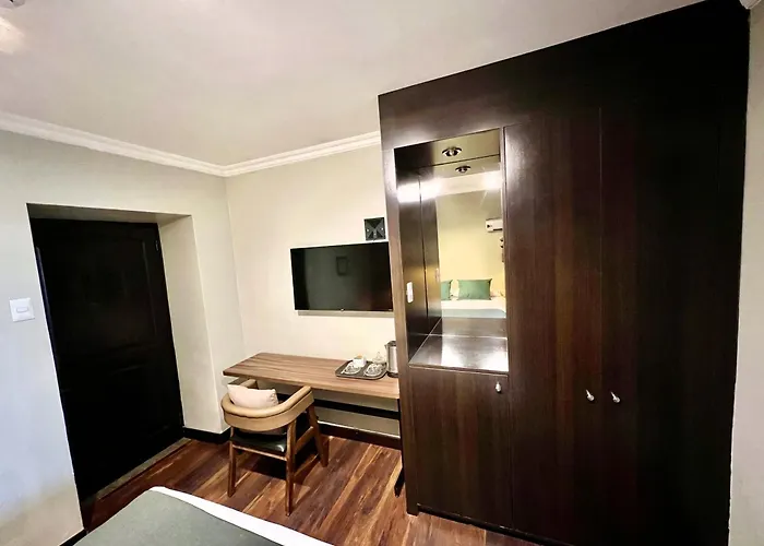 R Y R Pardo Hotel 3*